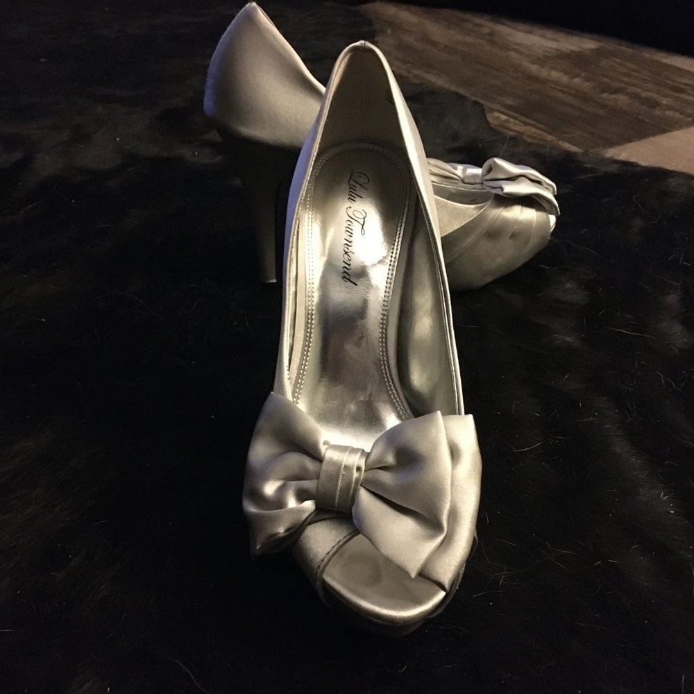 Lulu Townsend Silver Pumps with Bow